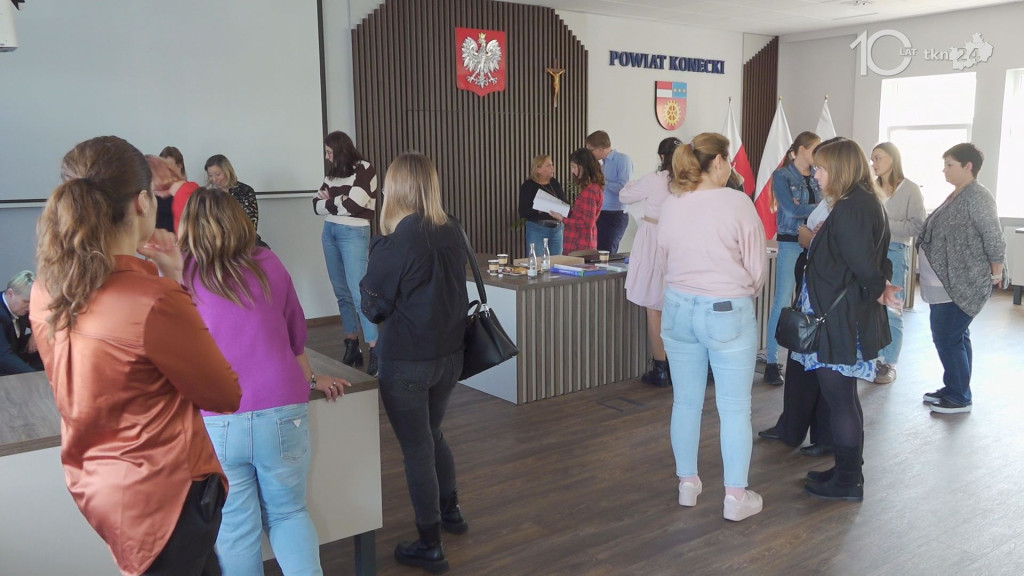 Magiczny dywan wsparciem w edukacji. Ciekawa konferencja w Końskich [wideo, zdjęcia]