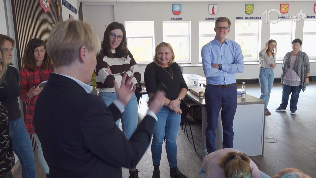 Magiczny dywan wsparciem w edukacji. Ciekawa konferencja w Końskich [wideo, zdjęcia]