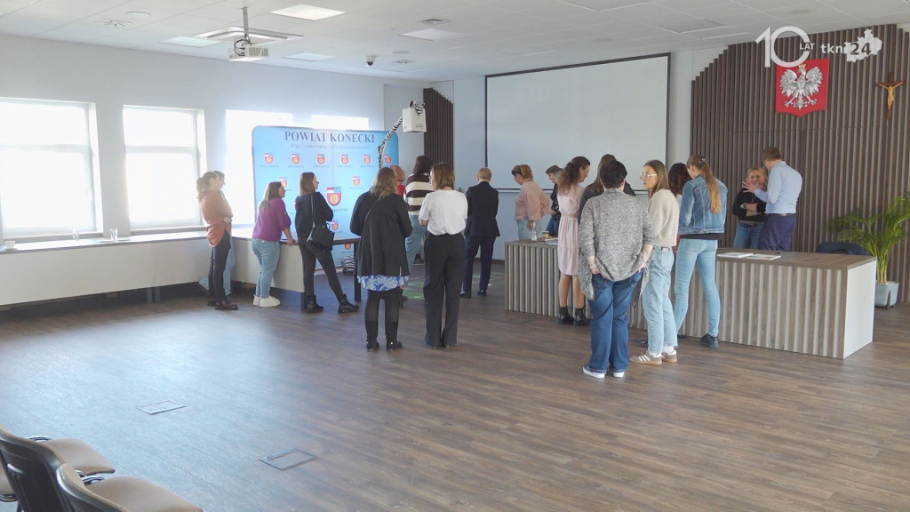 Magiczny dywan wsparciem w edukacji. Ciekawa konferencja w Końskich [wideo, zdjęcia]
