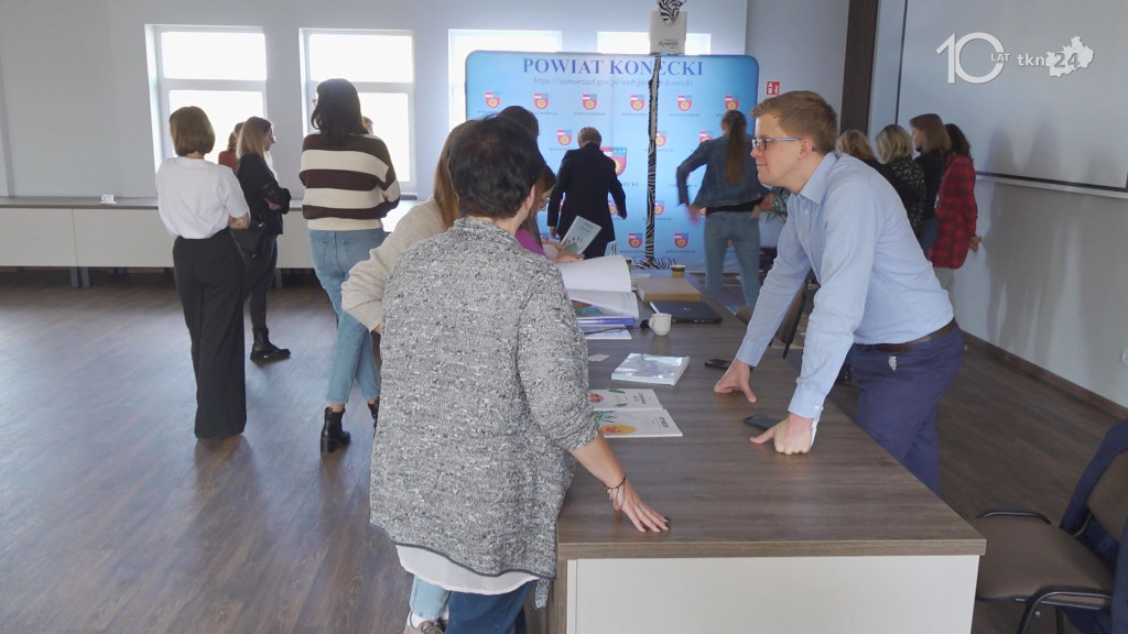 Magiczny dywan wsparciem w edukacji. Ciekawa konferencja w Końskich [wideo, zdjęcia]