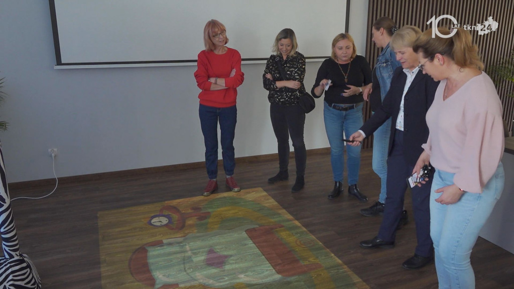 Magiczny dywan wsparciem w edukacji. Ciekawa konferencja w Końskich [wideo, zdjęcia]