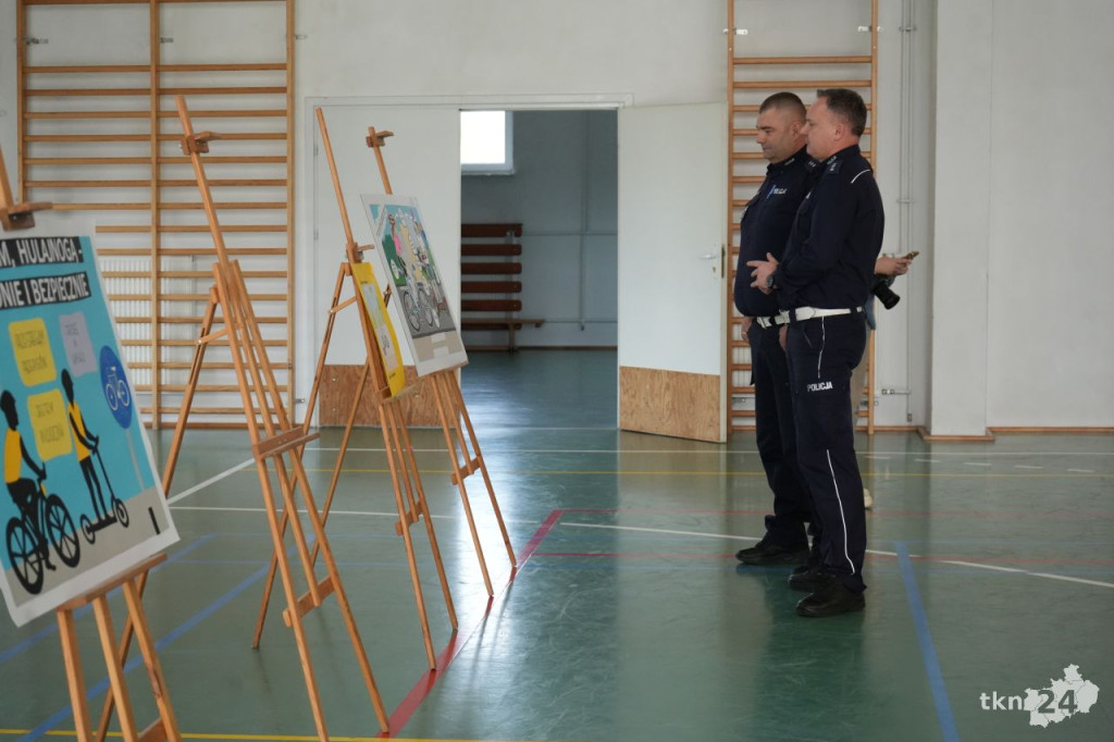 Stąporkowska szkoła najlepsza w powiatowych eliminacjach turnieju `Bezpieczeństwo na piątkę` [wideo, zdjęcia]