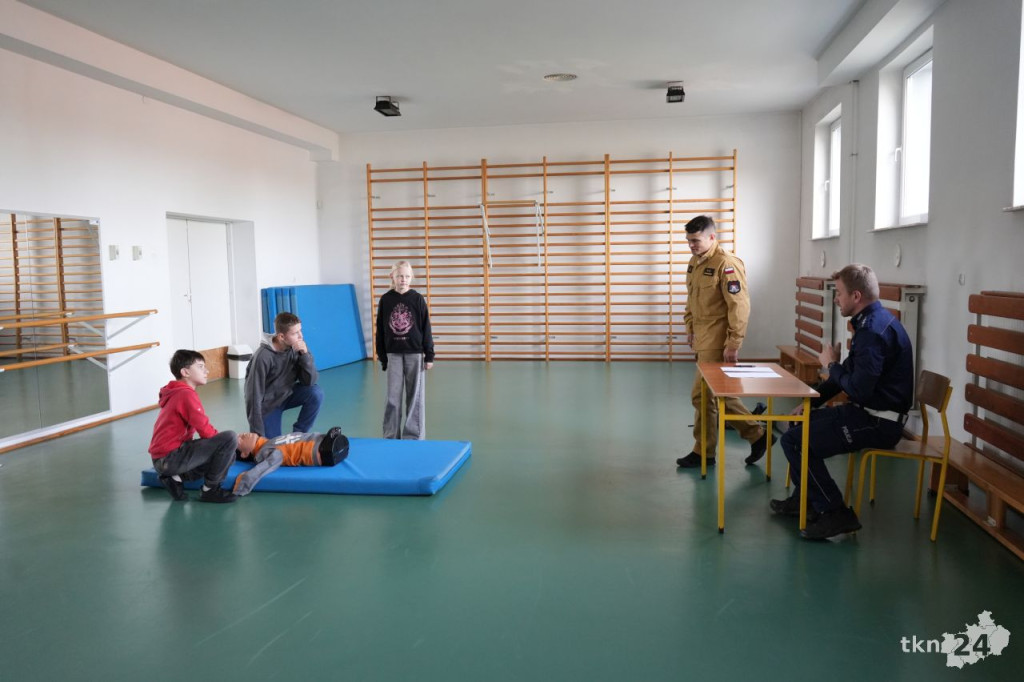 Stąporkowska szkoła najlepsza w powiatowych eliminacjach turnieju `Bezpieczeństwo na piątkę` [wideo, zdjęcia]