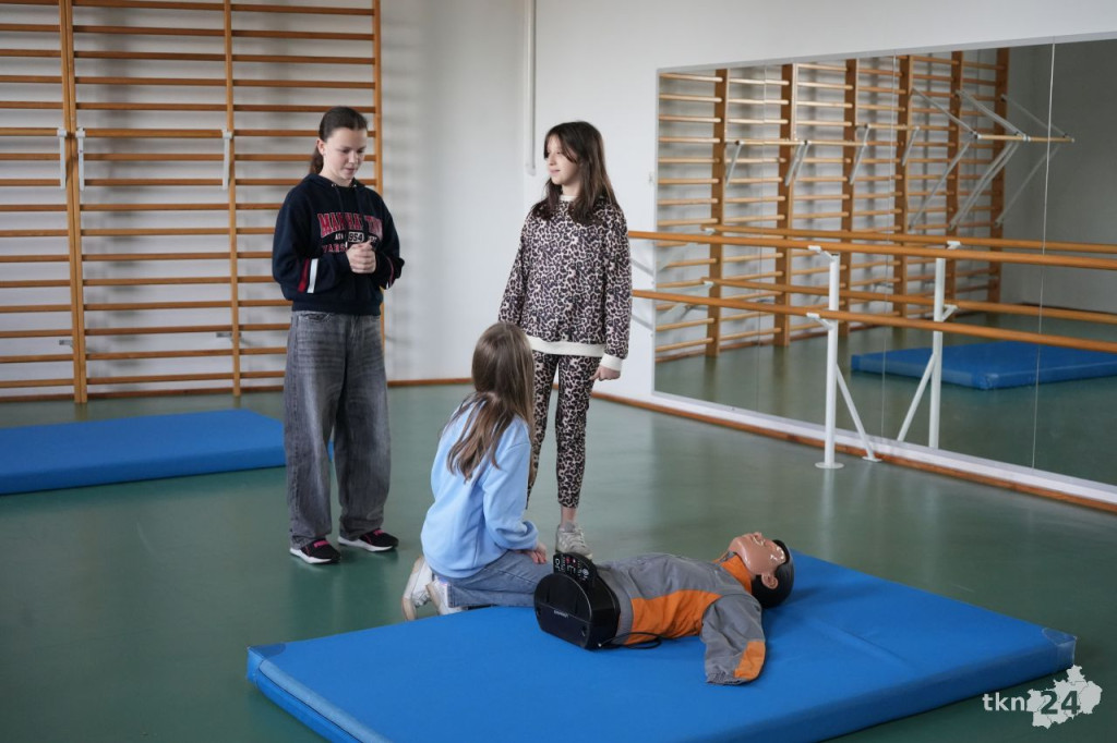 Stąporkowska szkoła najlepsza w powiatowych eliminacjach turnieju `Bezpieczeństwo na piątkę` [wideo, zdjęcia]