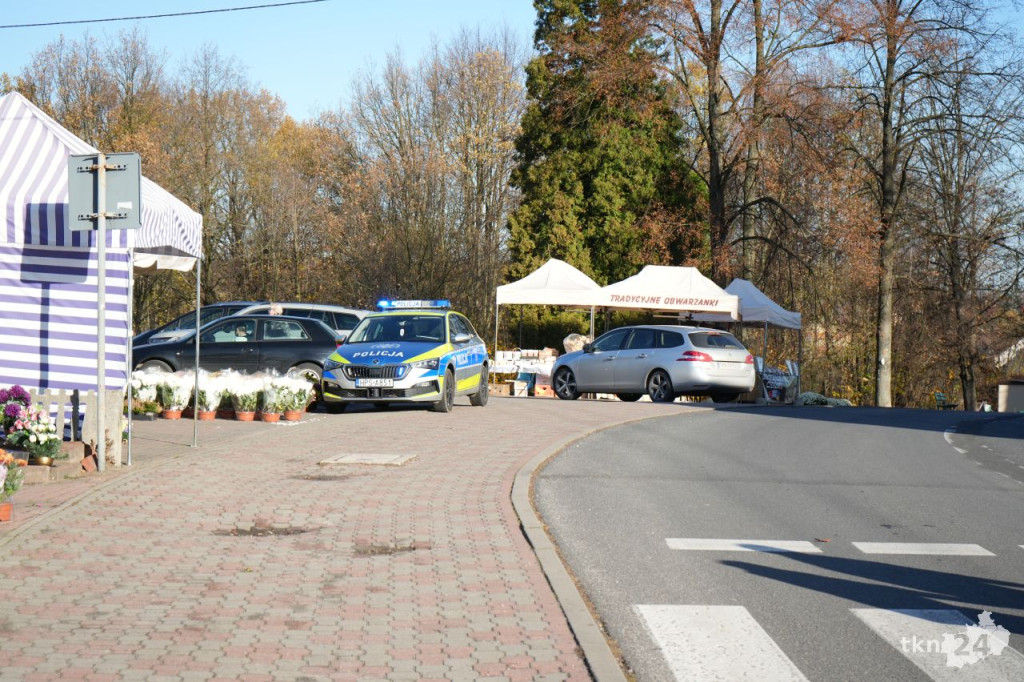 Policja podpowiada, jak bezpiecznie spędzić czas Wszystkich Świętych [wideo, zdjęcia]