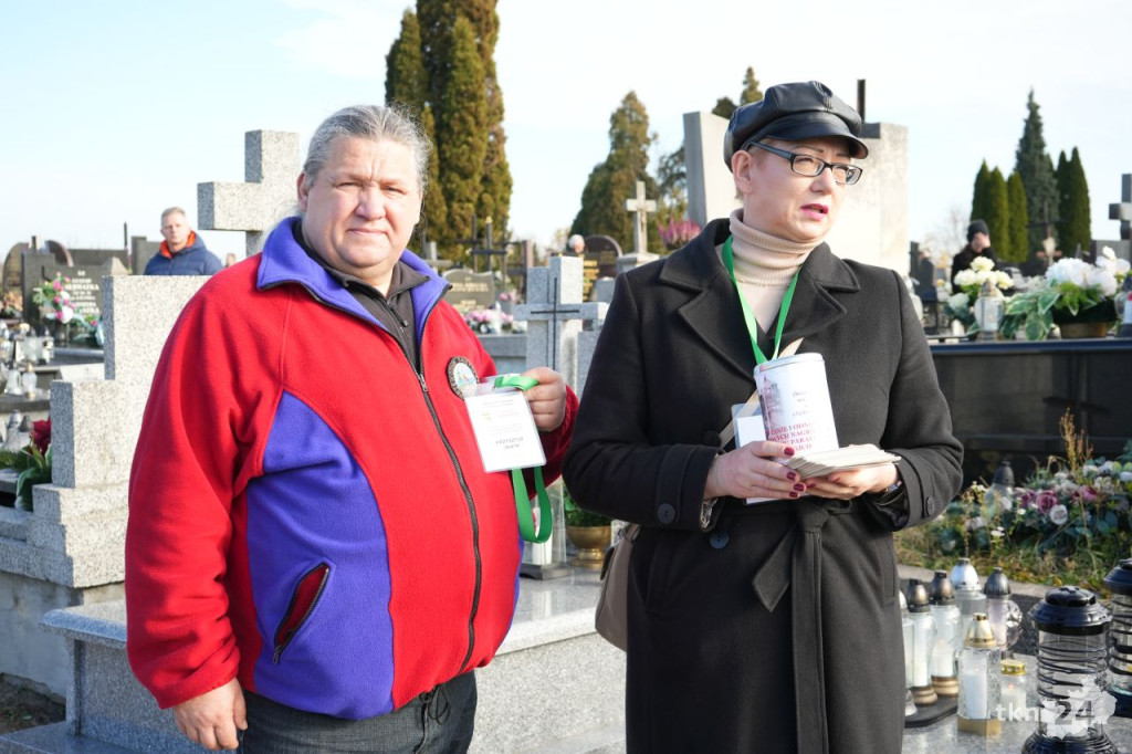 Wolontariusze kwestują przy cmentarzach. We Wszystkich Świętych wesprzyjcie ważne cele [wideo, zdjęcia]