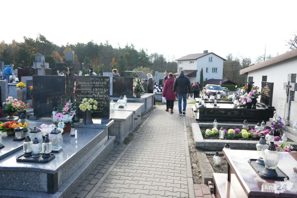 Sobotni poranek Wszystkich Świętych w Końskich. Zobaczcie zdjęcia
