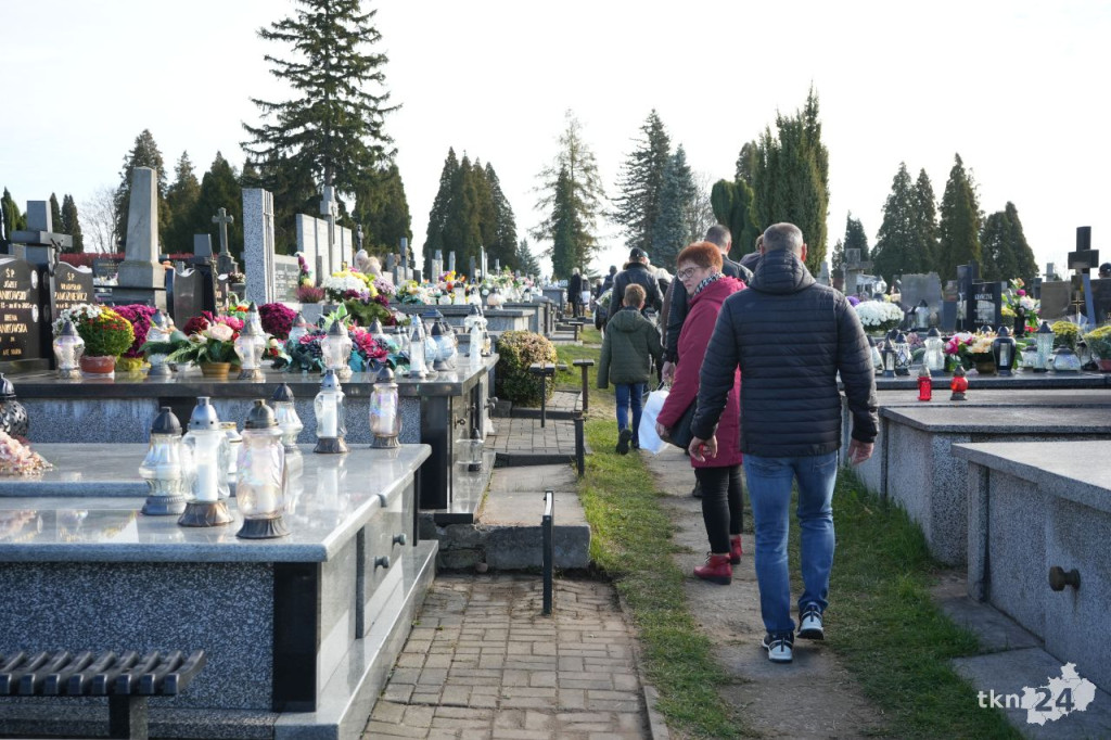 Sobotni poranek Wszystkich Świętych w Końskich. Zobaczcie zdjęcia