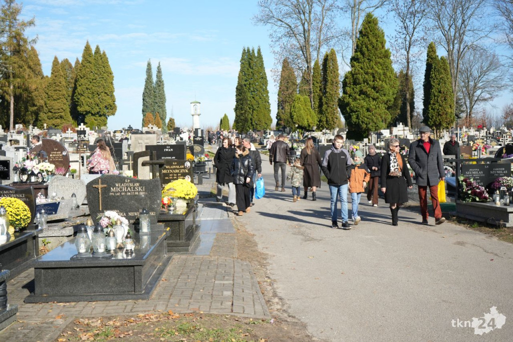Sobotni poranek Wszystkich Świętych w Końskich. Zobaczcie zdjęcia