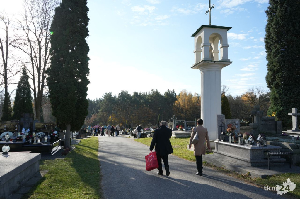 Sobotni poranek Wszystkich Świętych w Końskich. Zobaczcie zdjęcia