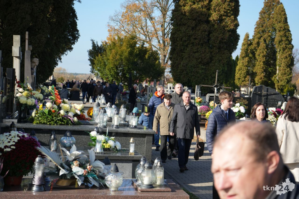 Sobotni poranek Wszystkich Świętych w Końskich. Zobaczcie zdjęcia