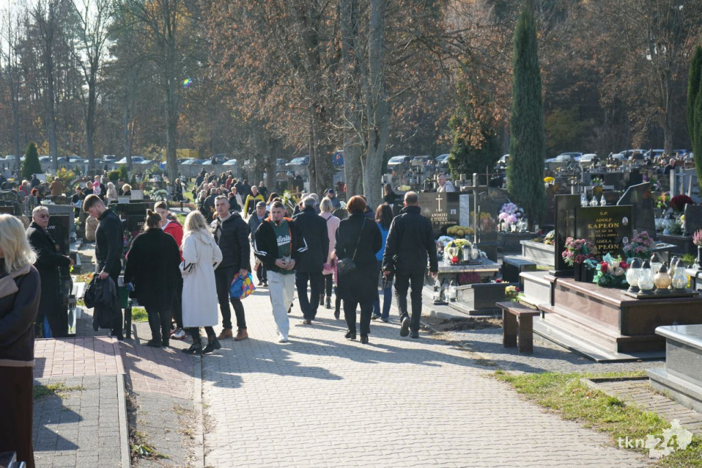 Sobotni poranek Wszystkich Świętych w Końskich. Zobaczcie zdjęcia