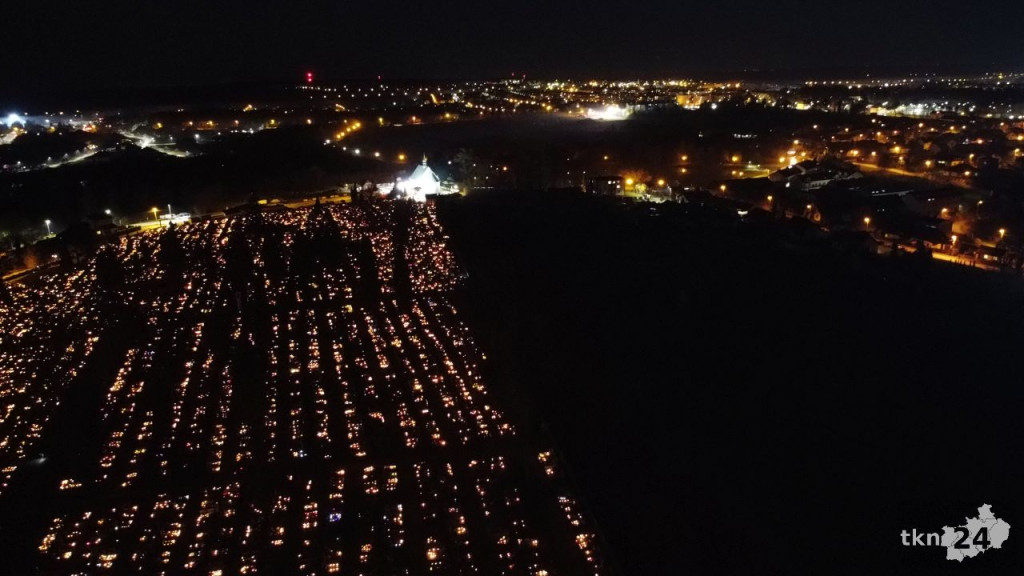 Konecki cmentarz z drona. Zobaczcie nocne ujęcia