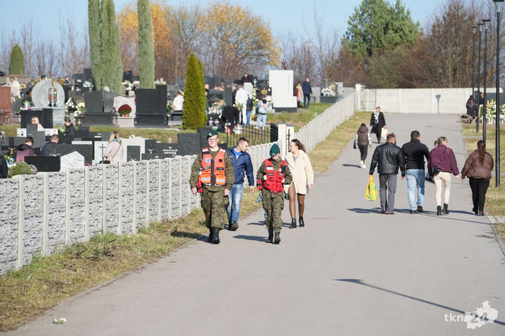 Sobotni poranek Wszystkich Świętych w Końskich. Zobaczcie zdjęcia