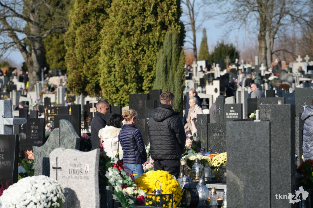 Sobotni poranek Wszystkich Świętych w Końskich. Zobaczcie zdjęcia