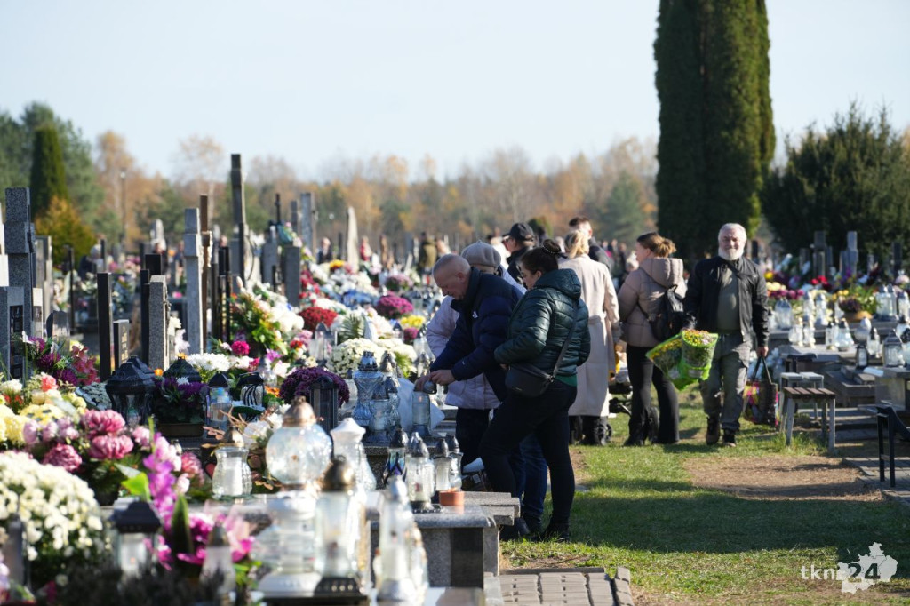Sobotni poranek Wszystkich Świętych w Końskich. Zobaczcie zdjęcia