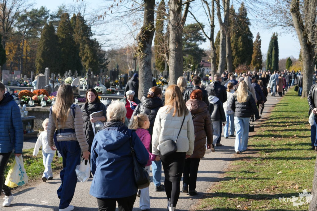 Sobotni poranek Wszystkich Świętych w Końskich. Zobaczcie zdjęcia