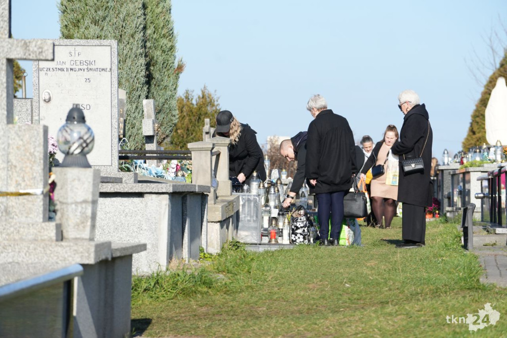 Sobotni poranek Wszystkich Świętych w Końskich. Zobaczcie zdjęcia