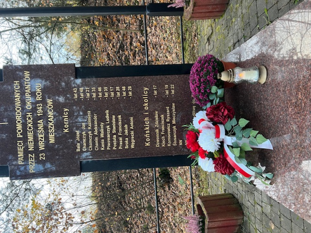 Patriotyczna inicjatywa uczniów z Baryczy. Młodzież z wizytą w Kornicy [zdjęcia]
