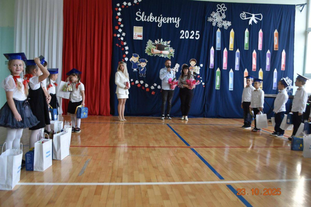 Uroczyste ślubowanie pierwszoklasistów w gminie Fałków [zdjęcia]