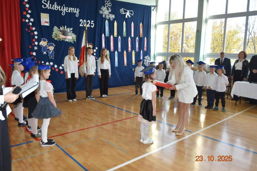 Uroczyste ślubowanie pierwszoklasistów w gminie Fałków [zdjęcia]