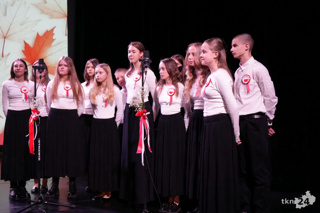 Rozpoczęły się gminne obchody Święta Niepodległości. Akademia Patriotyczna ZPO w Dziebałtowie  [wideo, zdjęcia]