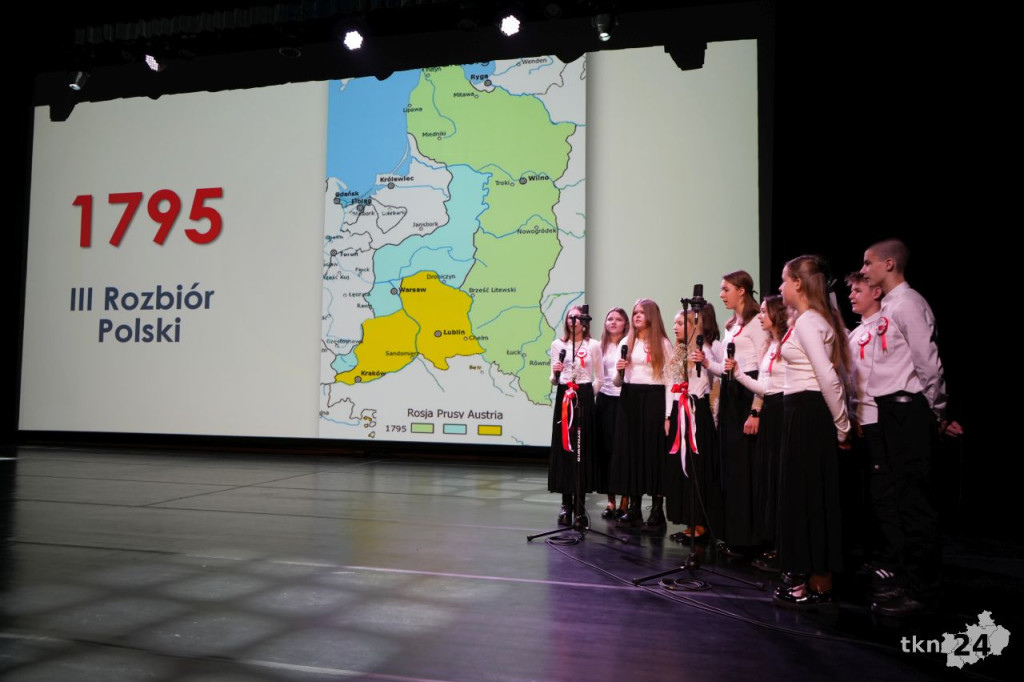 Rozpoczęły się gminne obchody Święta Niepodległości. Akademia Patriotyczna ZPO w Dziebałtowie  [wideo, zdjęcia]