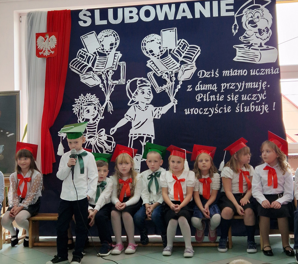 Uroczyste przyjęcie pierwszaków do społeczności szkolnej w Kłucku [zdjęcia]