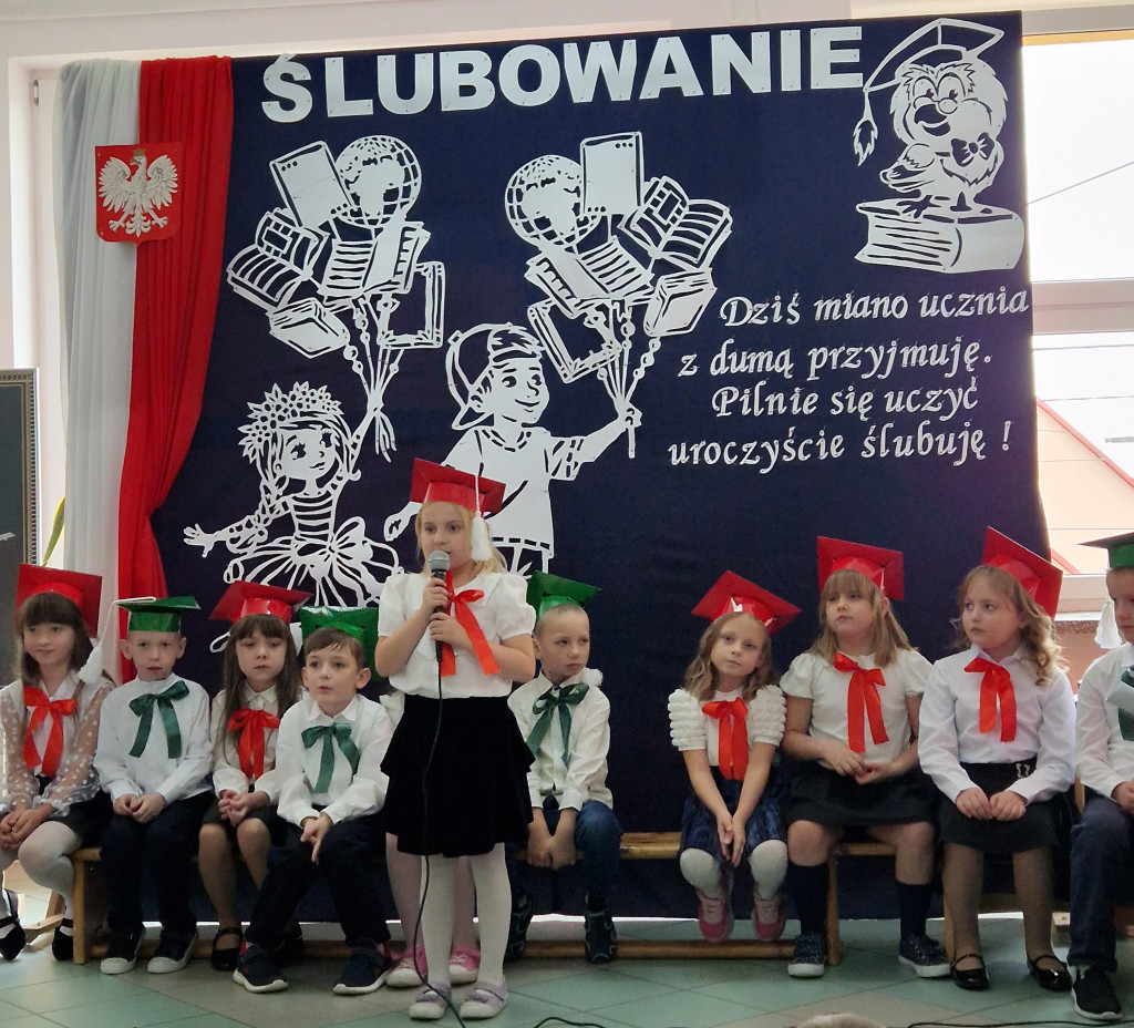 Uroczyste przyjęcie pierwszaków do społeczności szkolnej w Kłucku [zdjęcia]
