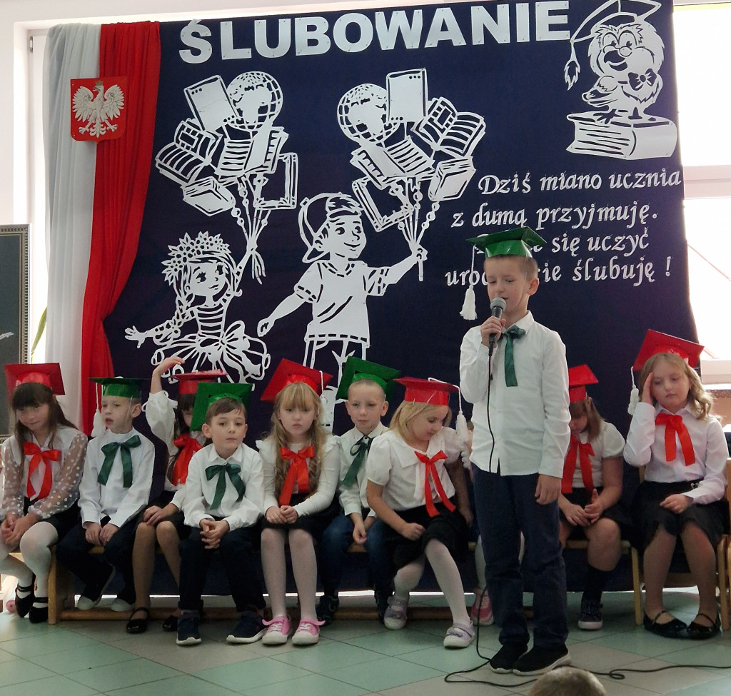 Uroczyste przyjęcie pierwszaków do społeczności szkolnej w Kłucku [zdjęcia]