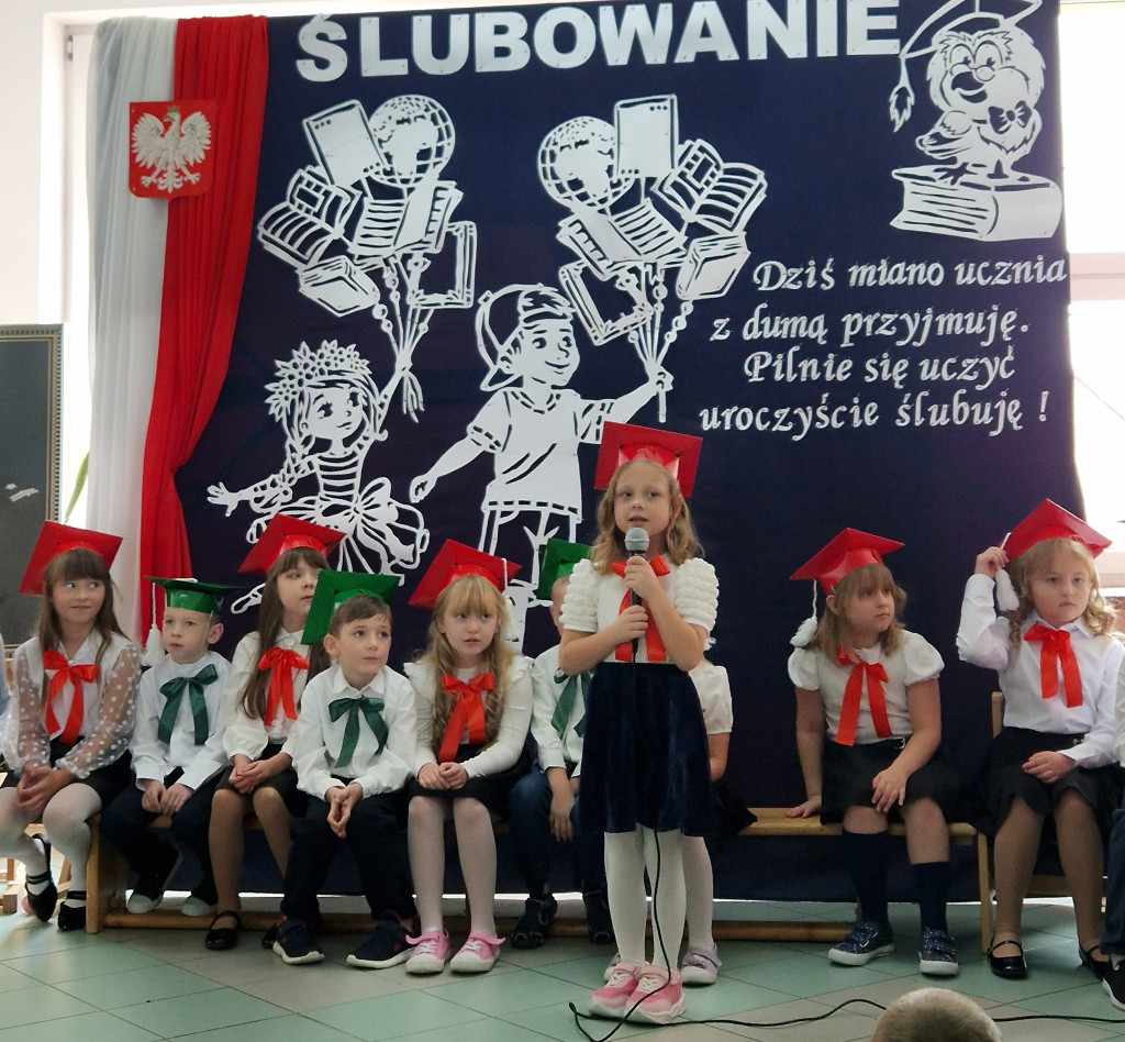 Uroczyste przyjęcie pierwszaków do społeczności szkolnej w Kłucku [zdjęcia]