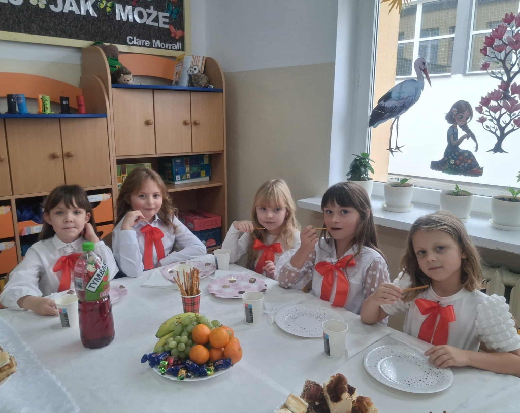 Uroczyste przyjęcie pierwszaków do społeczności szkolnej w Kłucku [zdjęcia]