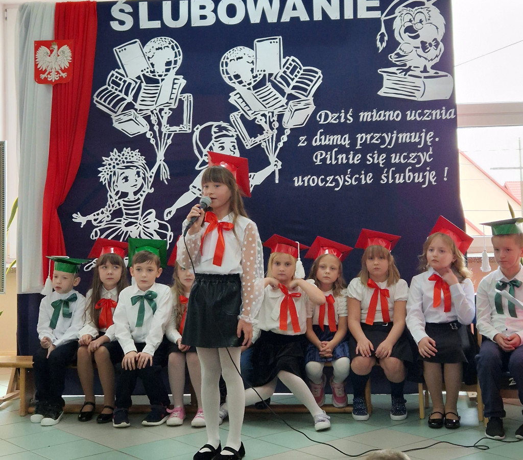 Uroczyste przyjęcie pierwszaków do społeczności szkolnej w Kłucku [zdjęcia]