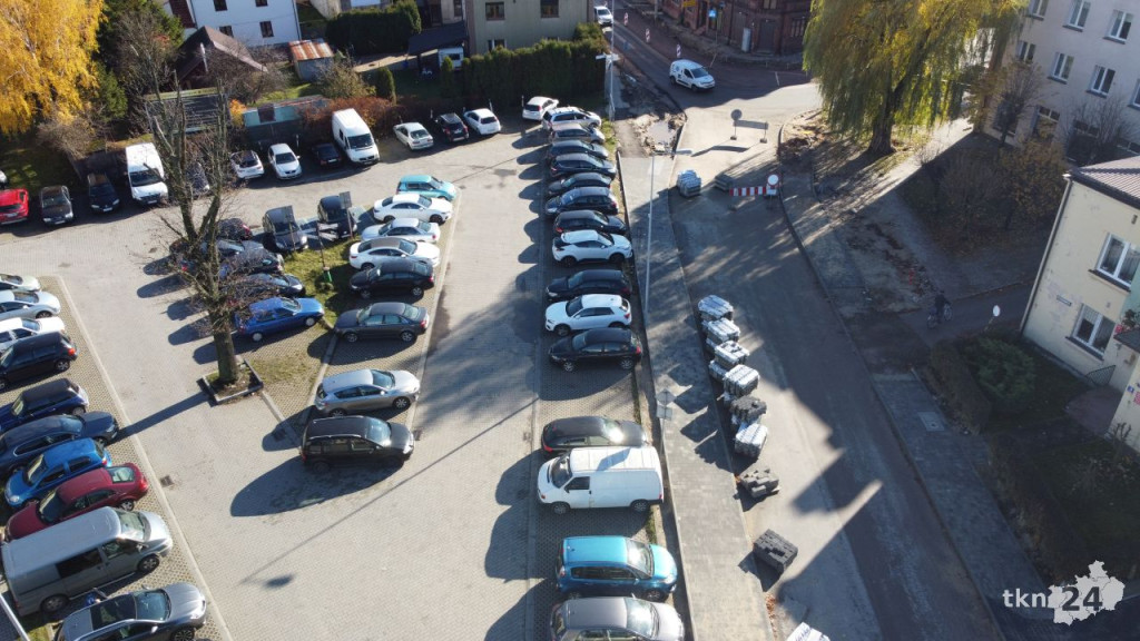 Przebudowa centrum Końskich. Pierwsze odcinki z asfaltem i chodnikiem [wideo, zdjęcia]