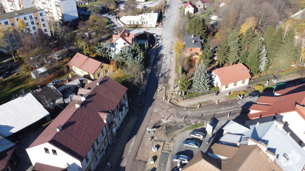 Przebudowa centrum Końskich. Pierwsze odcinki z asfaltem i chodnikiem [wideo, zdjęcia]