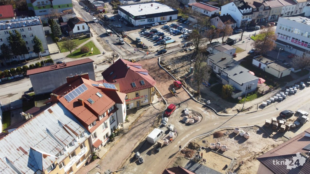 Przebudowa centrum Końskich. Pierwsze odcinki z asfaltem i chodnikiem [wideo, zdjęcia]