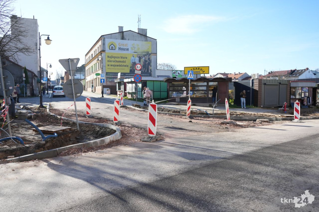 Przebudowa centrum Końskich. Pierwsze odcinki z asfaltem i chodnikiem [wideo, zdjęcia]