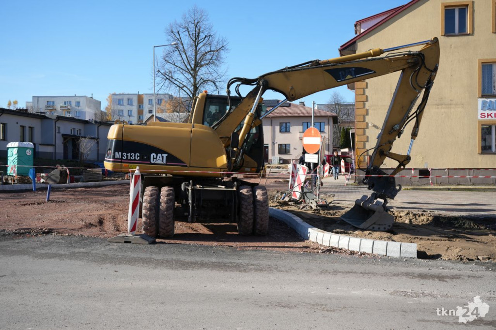 Przebudowa centrum Końskich. Pierwsze odcinki z asfaltem i chodnikiem [wideo, zdjęcia]