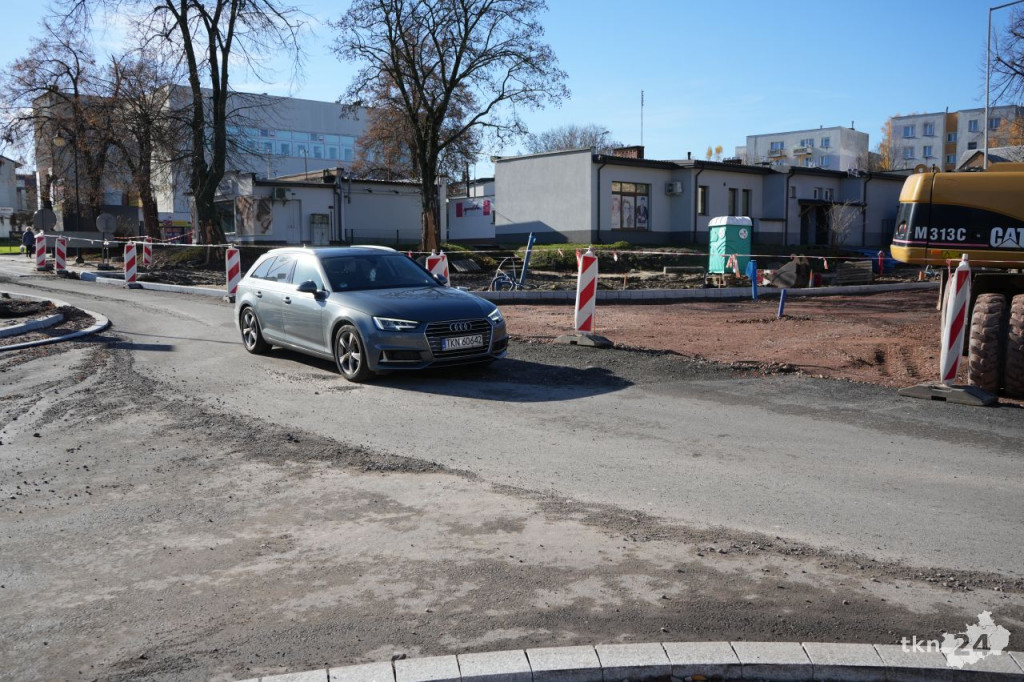 Przebudowa centrum Końskich. Pierwsze odcinki z asfaltem i chodnikiem [wideo, zdjęcia]
