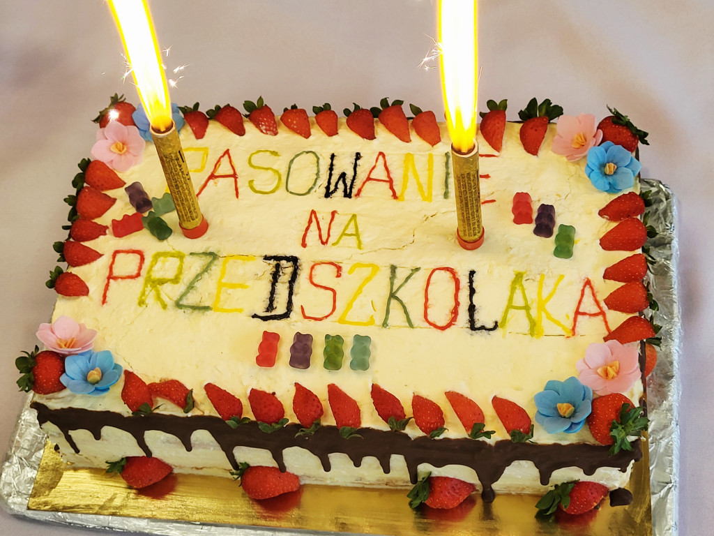 Podwójne święto w Przedszkolu w Pomykowie - pasowanie maluchów i ślubowanie starszaków [wideo]