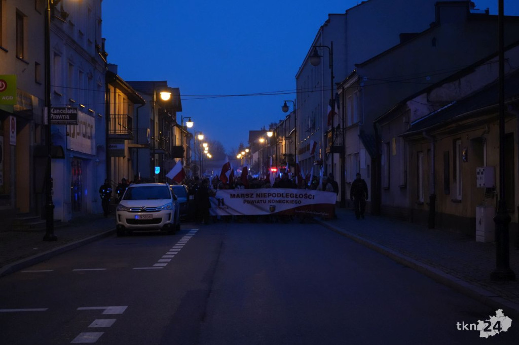 Powiatowy Marsz Niepodległości przeszedł ulicami miasta. Relacja wideo i foto