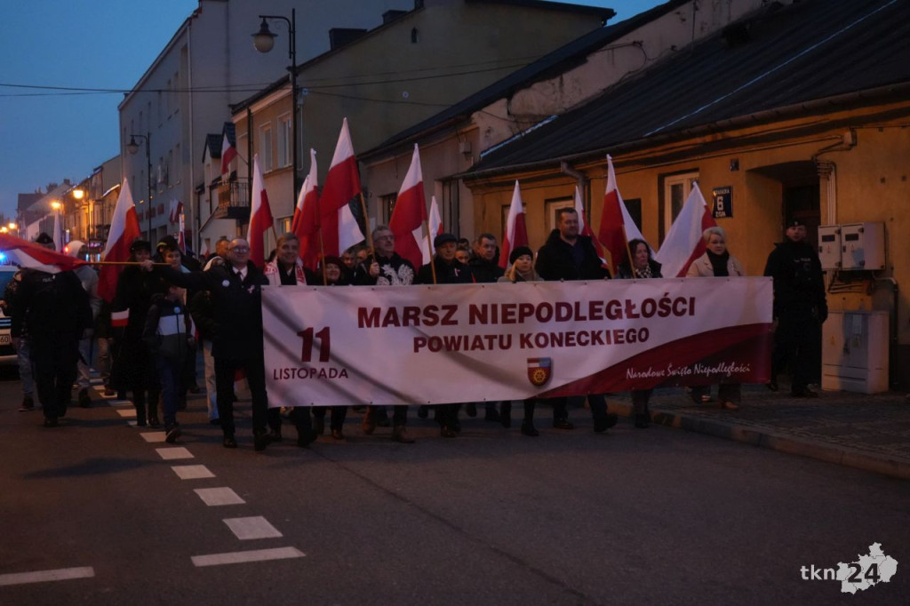 Powiatowy Marsz Niepodległości przeszedł ulicami miasta. Relacja wideo i foto