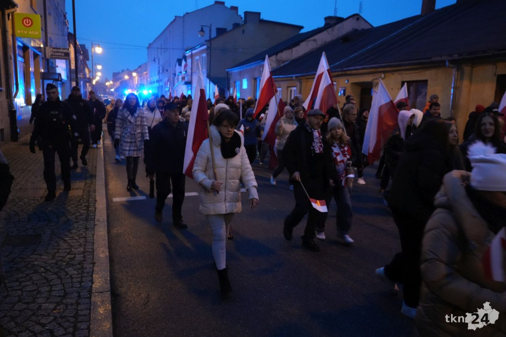 Powiatowy Marsz Niepodległości przeszedł ulicami miasta. Relacja wideo i foto