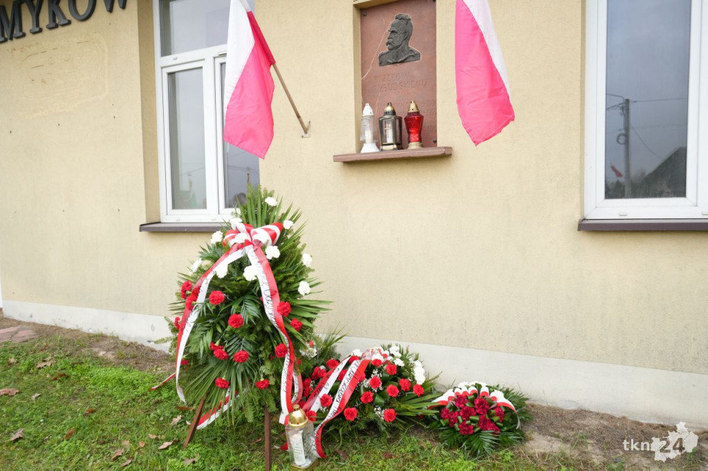 Pamięć, jedność i zaduma. W gminie Smyków uczczono Święto Niepodległości [wideo, zdjęcia]