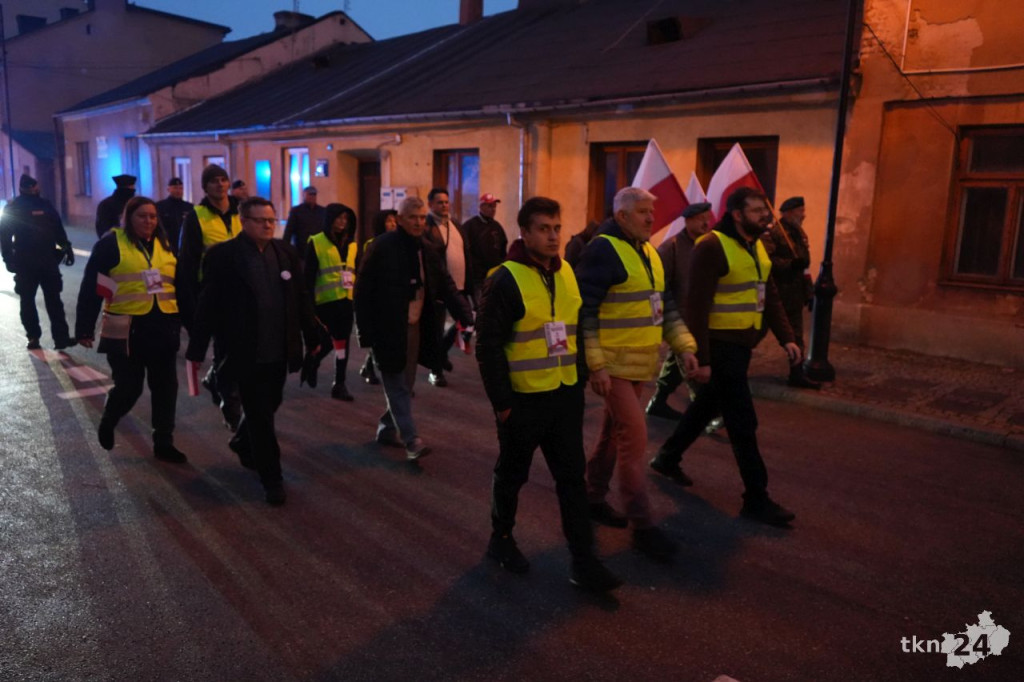 Powiatowy Marsz Niepodległości przeszedł ulicami miasta. Relacja wideo i foto