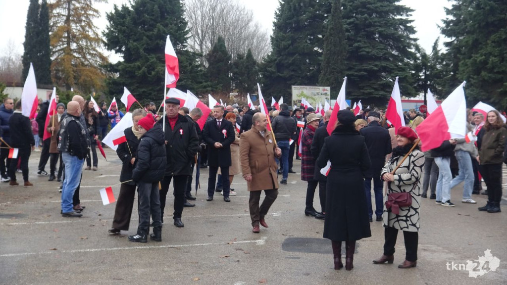 Powiatowy Marsz Niepodległości przeszedł ulicami miasta. Relacja wideo i foto