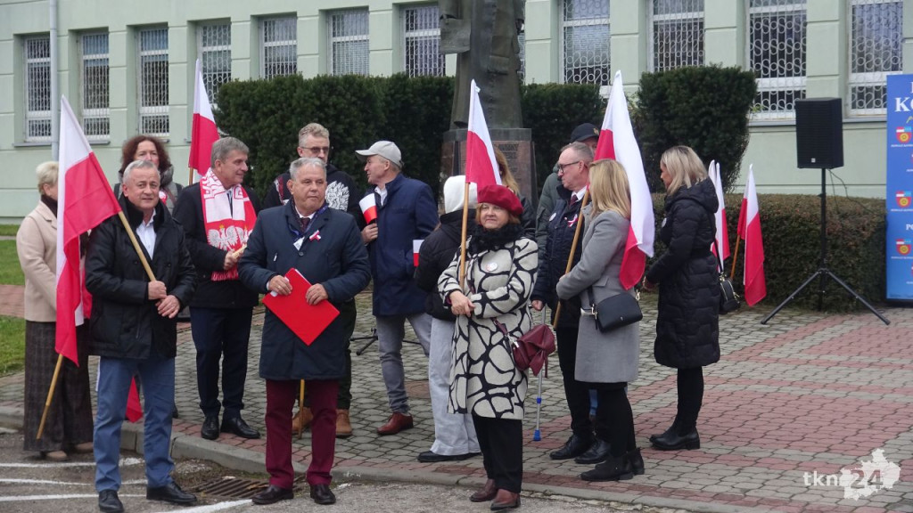 Powiatowy Marsz Niepodległości przeszedł ulicami miasta. Relacja wideo i foto