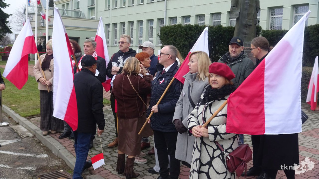 Powiatowy Marsz Niepodległości przeszedł ulicami miasta. Relacja wideo i foto