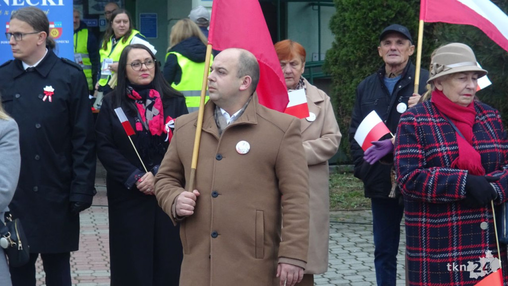 Powiatowy Marsz Niepodległości przeszedł ulicami miasta. Relacja wideo i foto