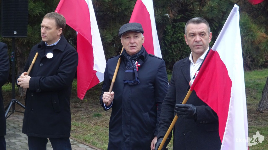 Powiatowy Marsz Niepodległości przeszedł ulicami miasta. Relacja wideo i foto